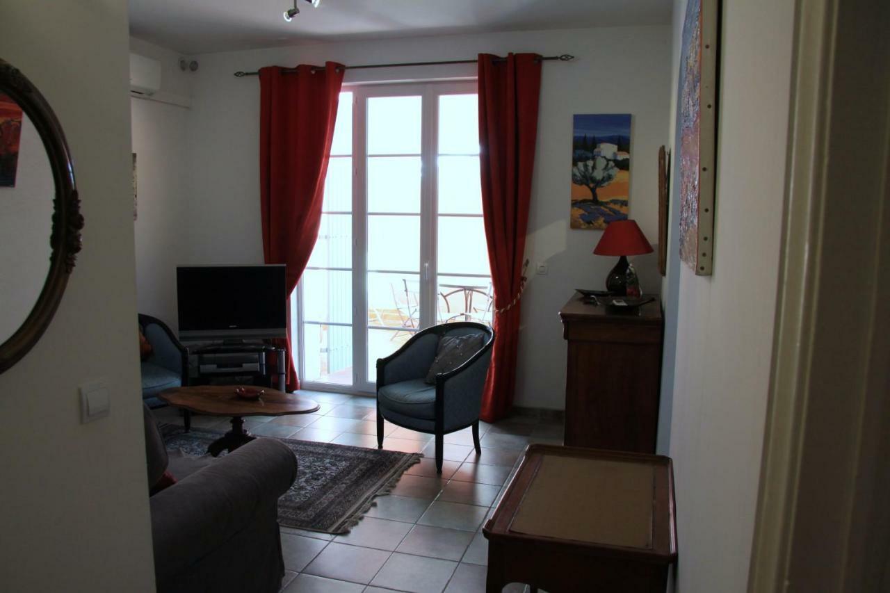 Appartement Avec Patio Et Garage Centre Ville Et Plage Sanary-sur-Mer Luaran gambar